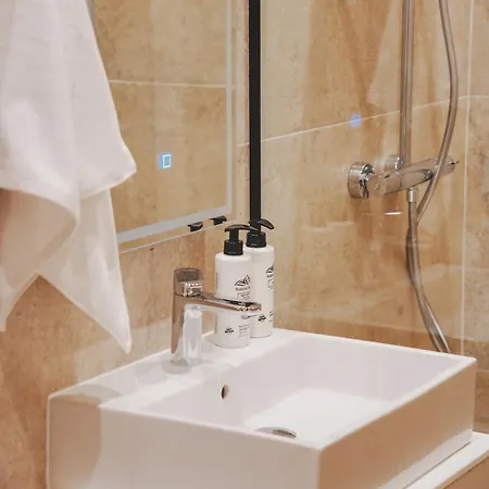 Eterna Apartments-city Center Apartment